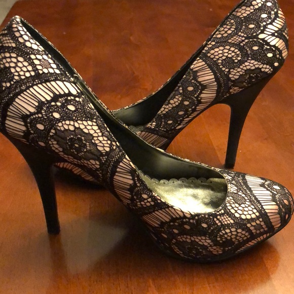 Lulu Townsend Heals - Picture 5 of 5